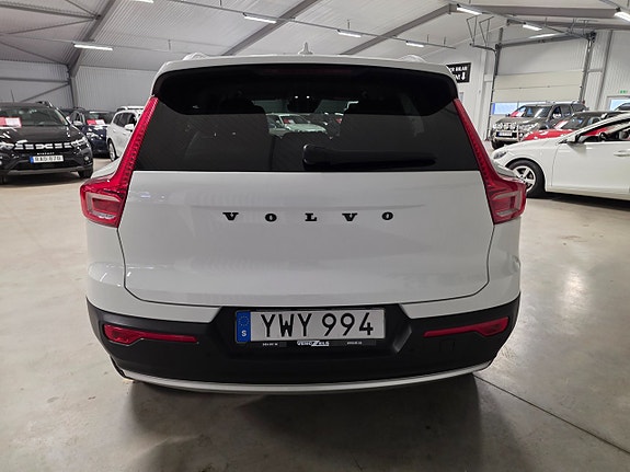 Volvo XC40 4 of 5