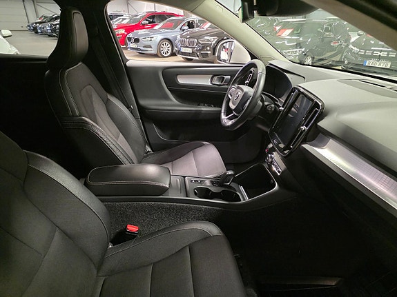 Volvo XC40 7 of 11
