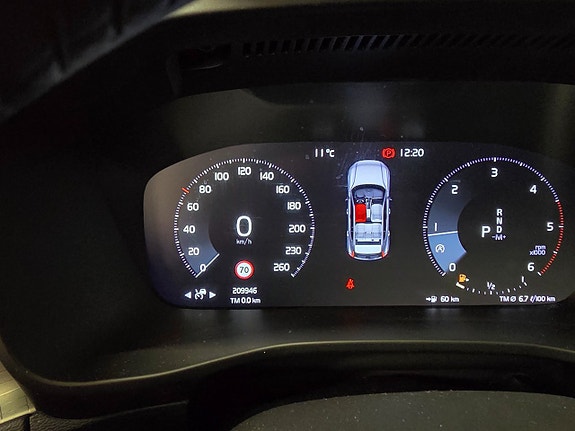 Volvo XC40 11 of 11