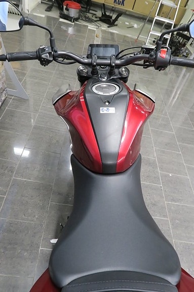 Honda CB125R 4 of 6