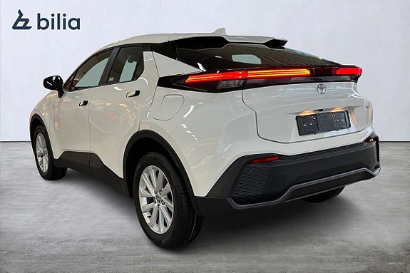 Toyota C-HR 2 of 25