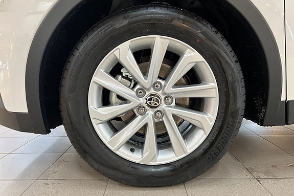 Toyota C-HR 16 of 25