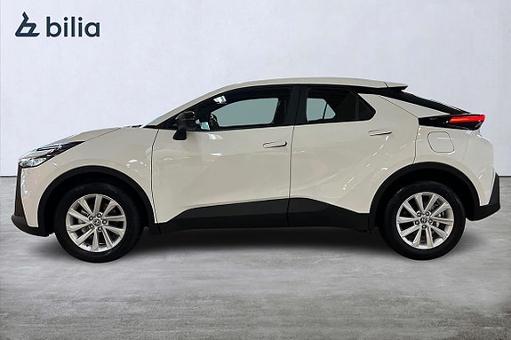 Toyota C-HR 3 of 25