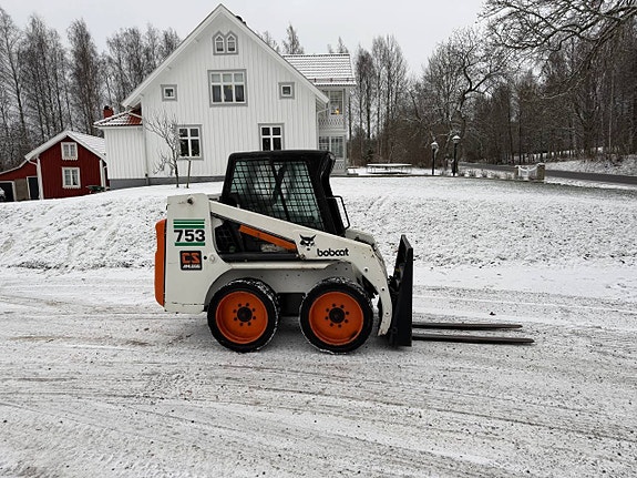 Bobcat 753 Skid Steer Med skopa och pallgafflar