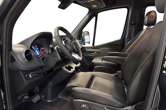 Mercedes-Benz Sprinter 319 14 of 26