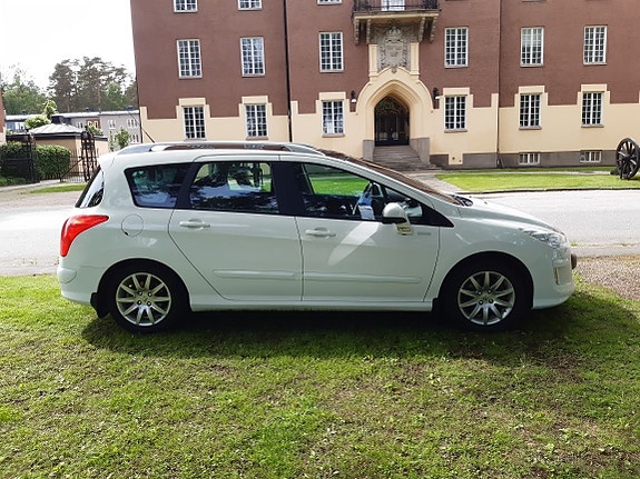 Peugeot 308 SW 8 of 12