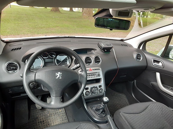 Peugeot 308 SW 10 of 12