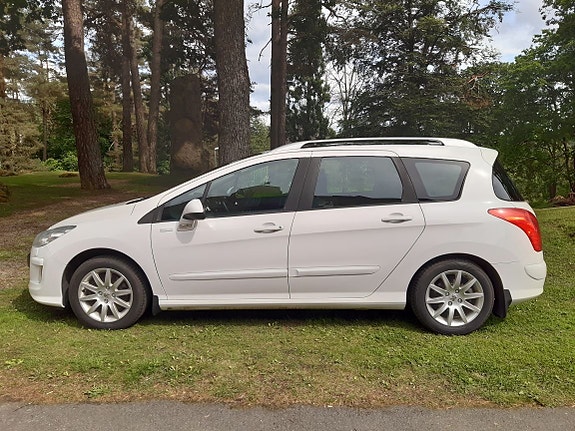 Peugeot 308 SW 4 of 5