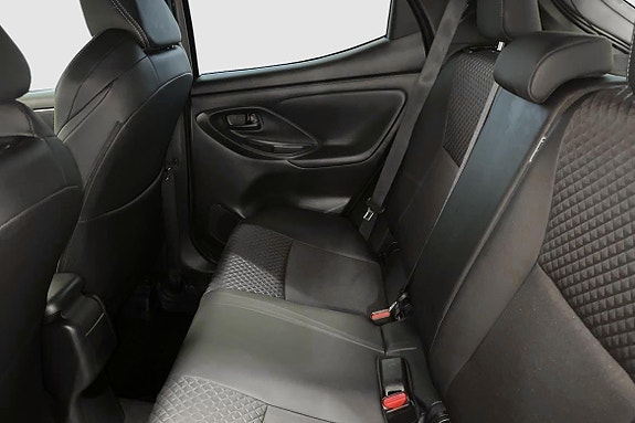 Toyota Yaris 9 of 13