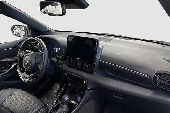 Toyota Yaris 8 of 13