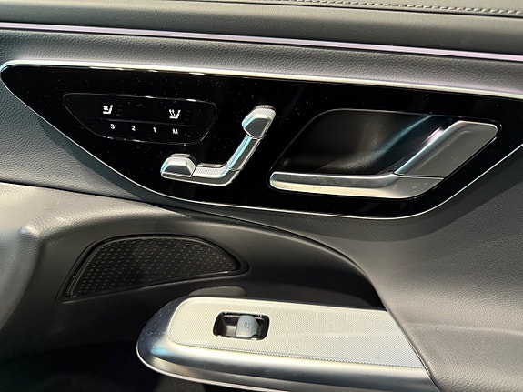 Mercedes-Benz E300 e 7 of 18