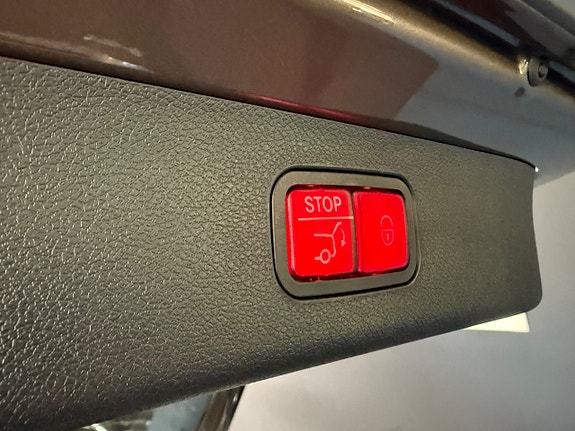 Mercedes-Benz E300 e 15 of 18