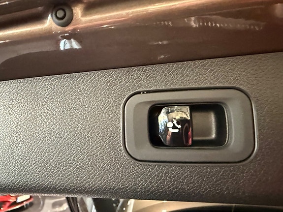Mercedes-Benz E300 e 14 of 18