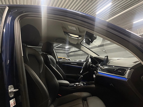 BMW 530i 9 of 24