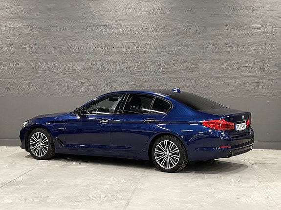 BMW 530i 3 of 5