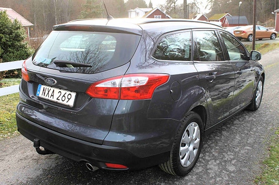 Ford Focus 2 of 4