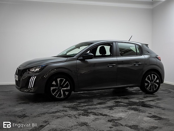 Peugeot 208 2 of 5