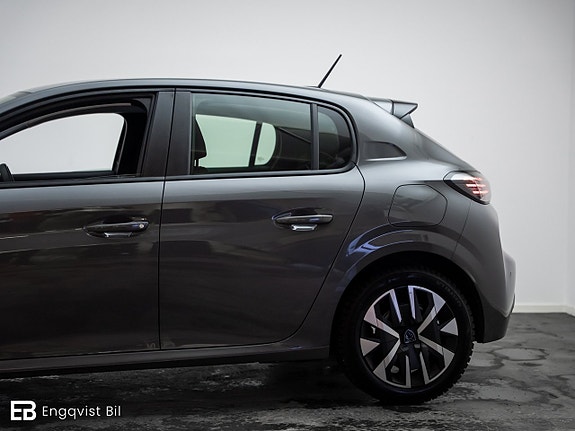 Peugeot 208 3 of 5