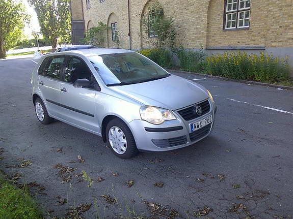 Volkswagen Polo 2 of 5
