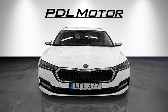 Skoda Octavia 2 of 5