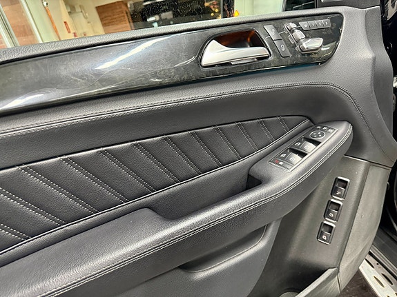 Mercedes-Benz GLS350 d 28 of 30