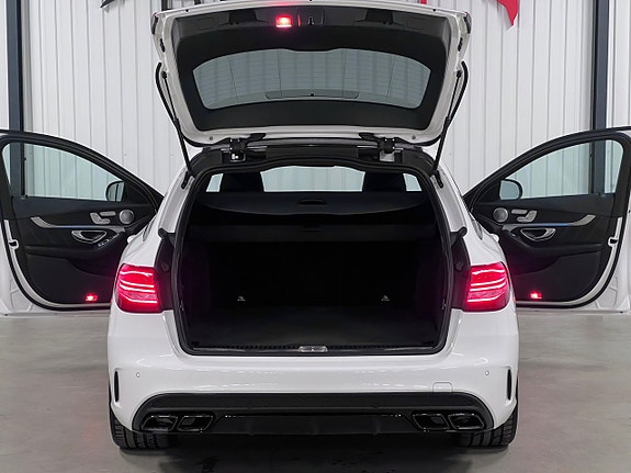 Mercedes-Benz C63 26 of 27