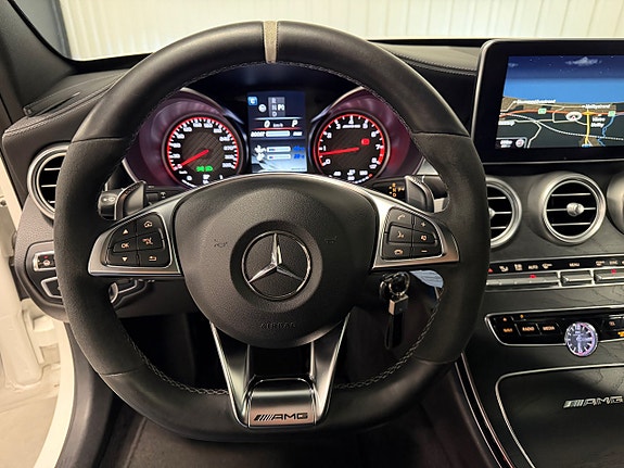Mercedes-Benz C63 14 of 27
