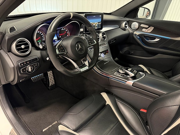 Mercedes-Benz C63 9 of 27