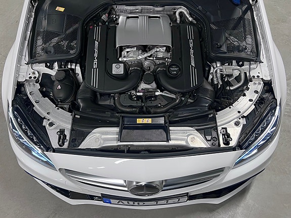 Mercedes-Benz C63 24 of 27