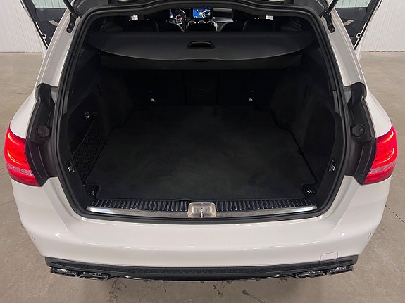 Mercedes-Benz C63 25 of 27