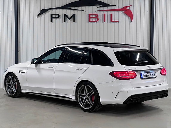 Mercedes-Benz C63 3 of 27