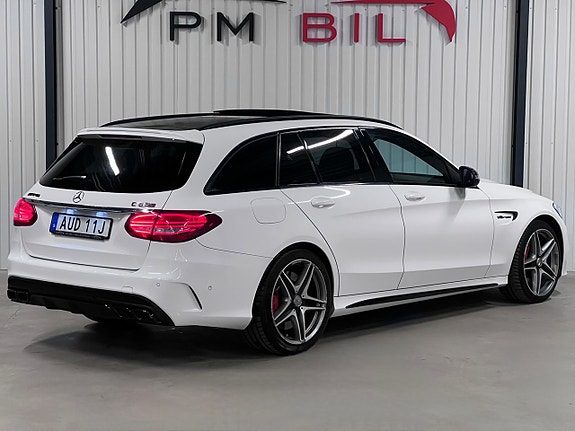 Mercedes-Benz C63 4 of 27