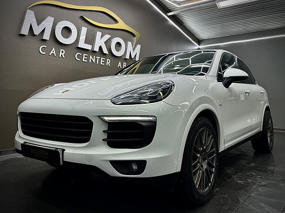 Porsche Cayenne 5 of 5