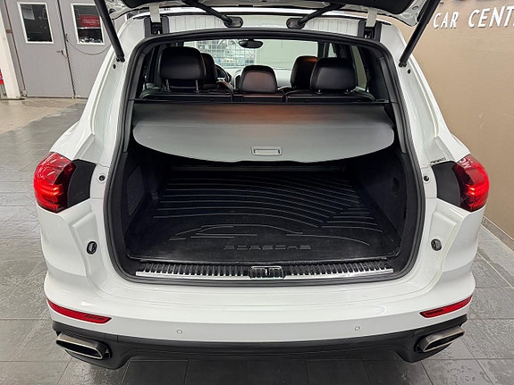 Porsche Cayenne 16 of 20
