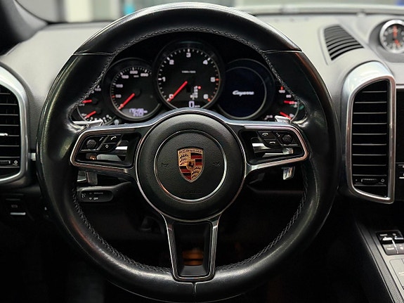 Porsche Cayenne 12 of 20