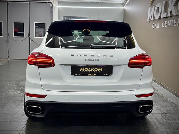 Porsche Cayenne 8 of 20