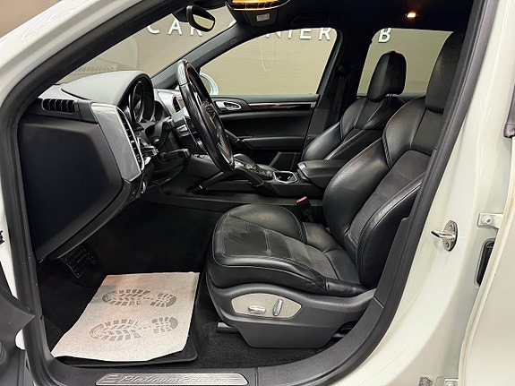 Porsche Cayenne 9 of 20