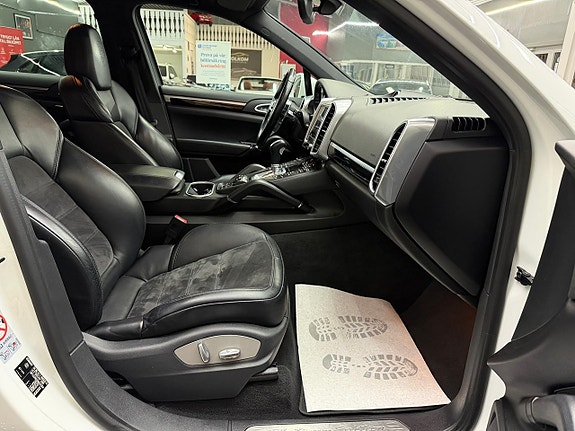 Porsche Cayenne 19 of 20