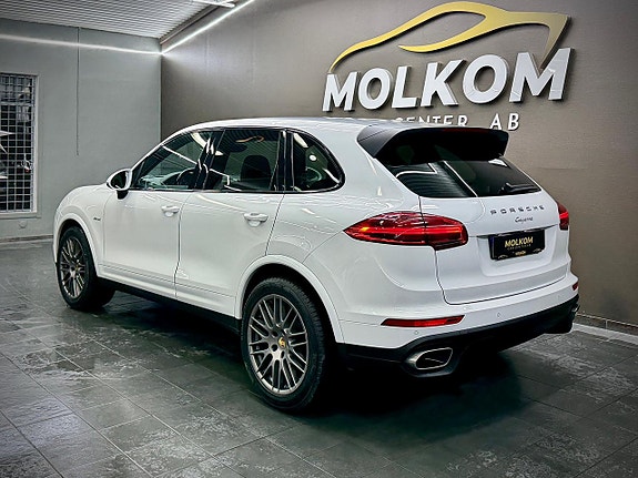 Porsche Cayenne 7 of 20