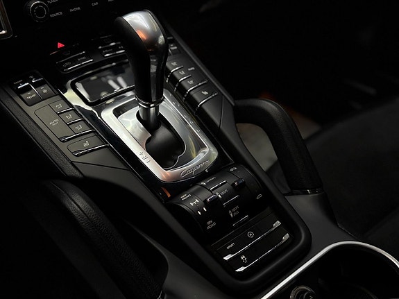 Porsche Cayenne 13 of 20