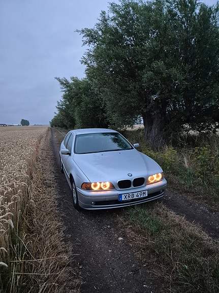 BMW 520i 3 of 6