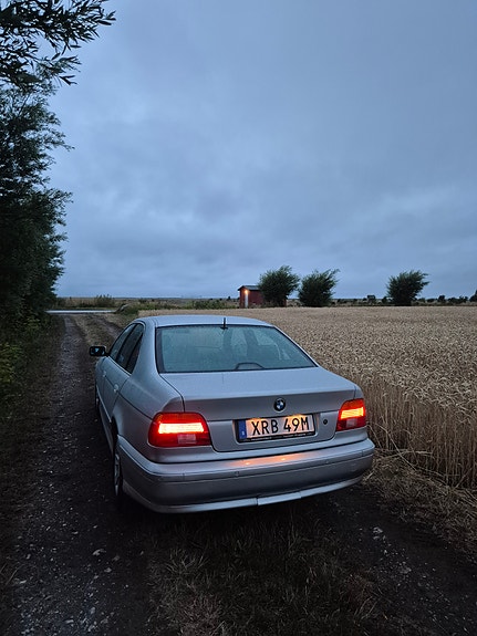 BMW 520i 4 of 6