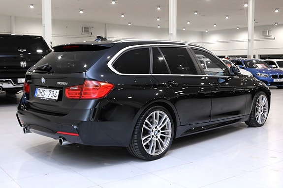 BMW 335i 3 of 5