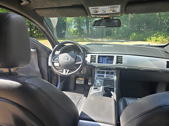 Jaguar XF 8 of 15