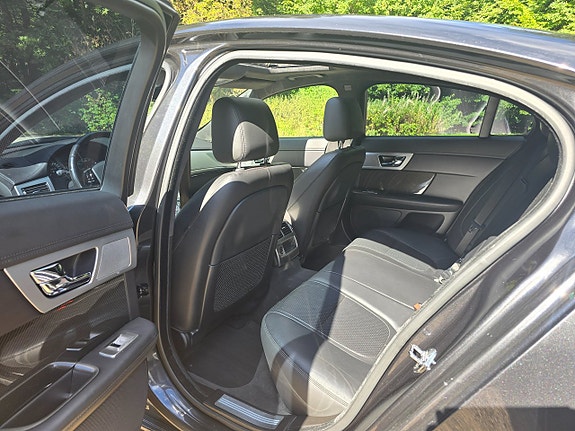 Jaguar XF 11 of 15