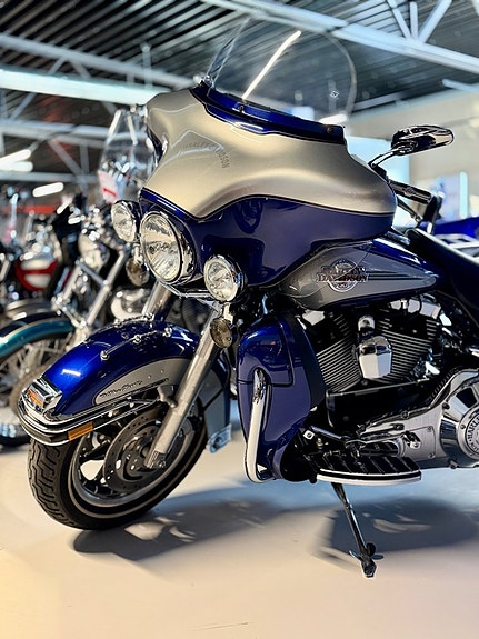 Harley-Davidson Electra Glide Ultra Classic 3 of 5