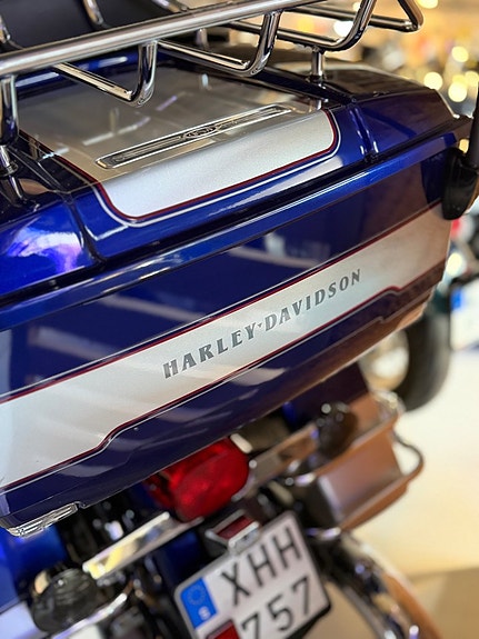 Harley-Davidson Electra Glide Ultra Classic 7 of 15