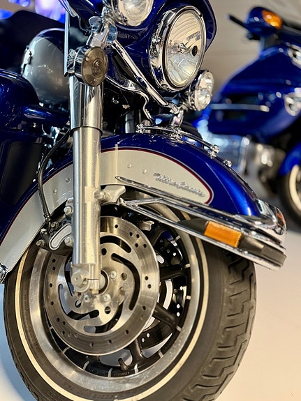 Harley-Davidson Electra Glide Ultra Classic 2 of 5