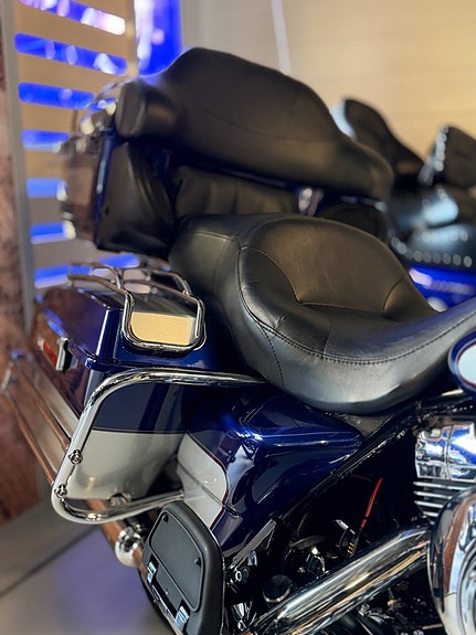 Harley-Davidson Electra Glide Ultra Classic 9 of 15
