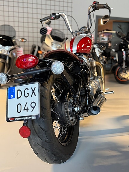 Triumph Bonneville Bobber 1200 6 of 11